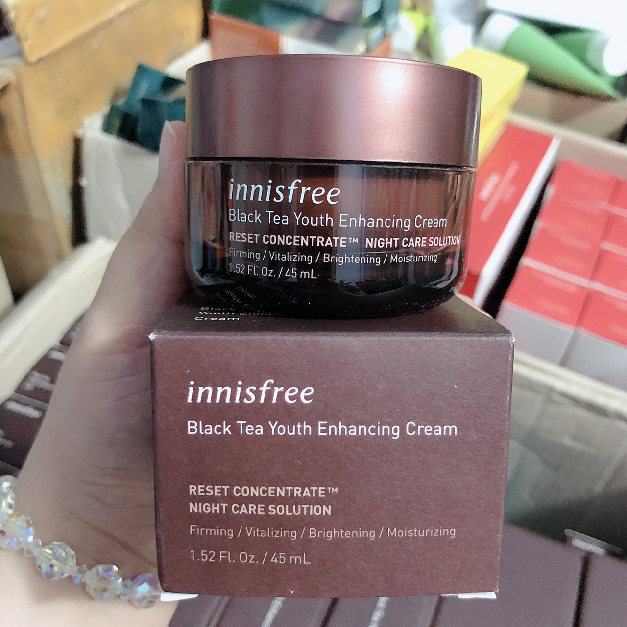 KEM DƯỠNG TRÀ ĐEN INNISFREE BLACK TEA YOUTH ENHANCING CREAM