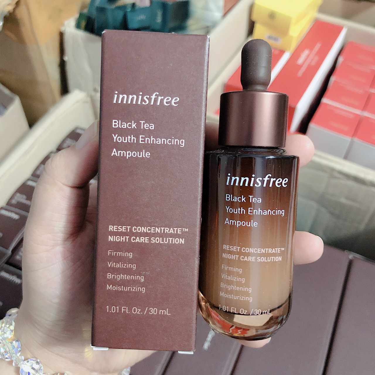 Hinh ảnh SERUM TRÀ ĐEN INNISFREE BLACK TEA YOUTH AMPOULE 30ML